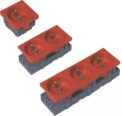 Зображення Розетка із заземленням та блокуванням червона GCZUB1 (281101)